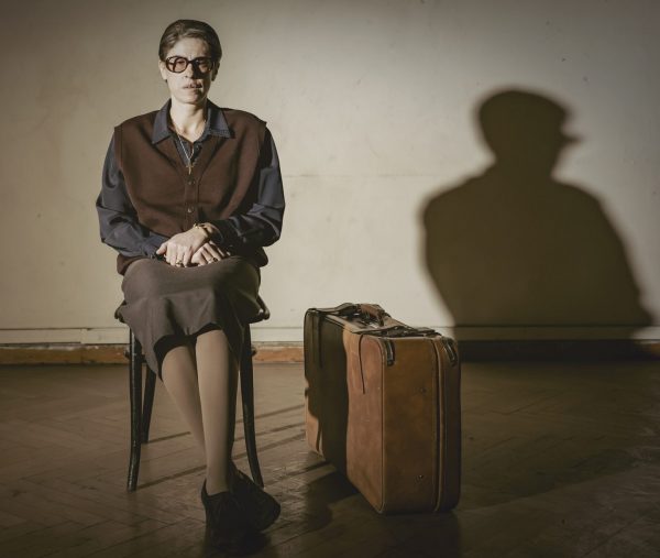 «Σωτηρία με λένε»: Στη μνήμη της Αδαμίδου και της Κώνστα η παράσταση με την Κάτια Γκουλιώνη