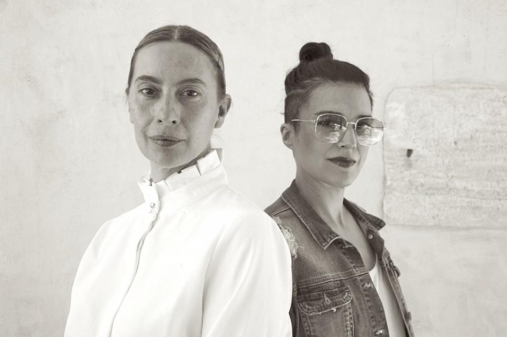 Η Βίκυ Βολιώτη στο ρόλο της Ιζαμπέλ Ρεμπώ, αδερφής του «καταραμένου» ποιητή Αρθούρου Ρεμπώ