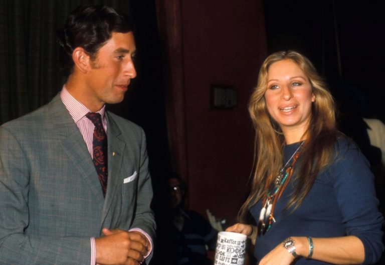 Κάρολος: Κάλεσε στη στέψη την Μπάρμπαρα Στρέιζαντ – Ο κρυφός έρωτας του βασιλιά