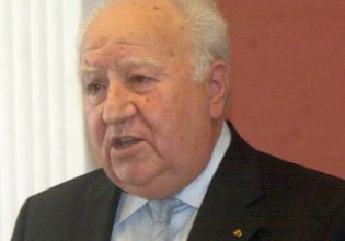 Πέθανε ο σεισμολόγος Βασίλης Παπαζάχος