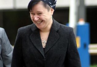 Βρετανία: Χώρισε τη σύντροφό του επειδή ανακάλυψε ότι είχε 5 συζύγους και έναν εραστή