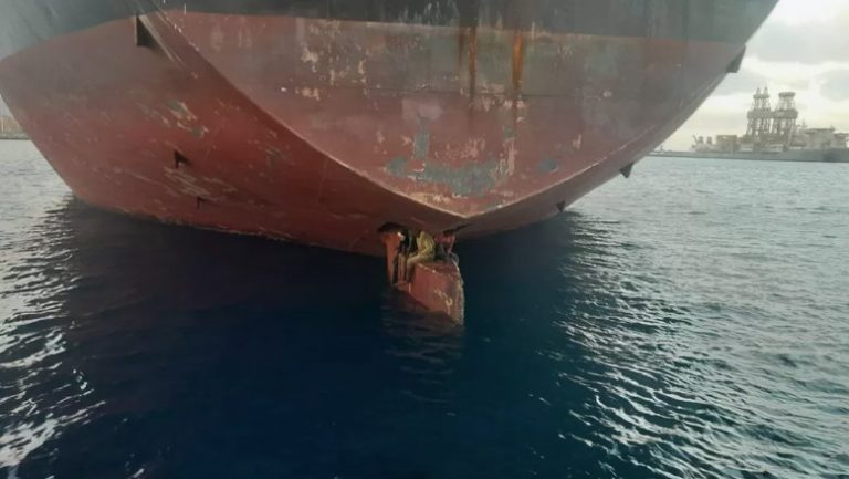 Οδύσσεια ως την Ευρώπη – Μετανάστες ταξίδευαν 11 ημέρες κρυμμένοι κάτω από την πρύμνη τάνκερ