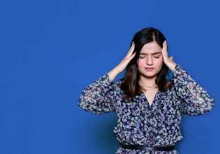 Κοροναϊός: Σε «σιωπηλό δολοφόνο» μπορεί να μετατραπεί η COVID-19 για τον εγκέφαλο