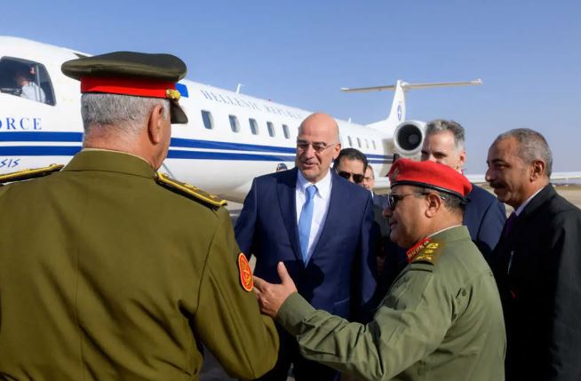 Καψόνι Λιβύης σε Δένδια: Τον έστειλαν στη Βεγγάζη… μέσω Μάλτας