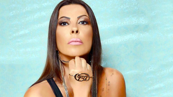 Άντζελα Δημητρίου: «Είμαι ωραία γυναίκα και με φλερτάρουν στα social media»