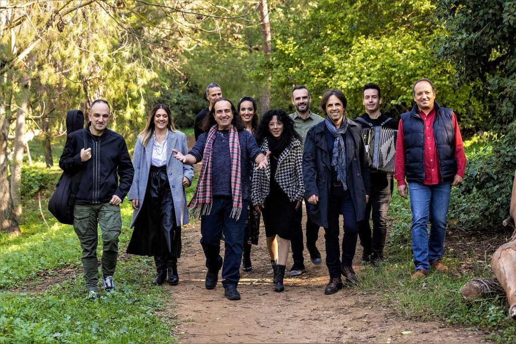 «Σταγόνες»: Συναυλία του Μιχάλη Κουμπιού με στοιχεία σύγχρονου βαριετέ