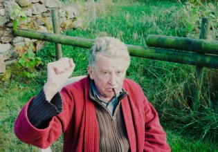 Πέθανε διάσημος σκηνοθέτης – «Θα μας λείψει η αιχμηρή ματιά του»