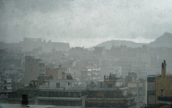 Κακοκαιρία Eva: Shelf cloud πάνω από την Αθήνα – Πώς σχηματίστηκε