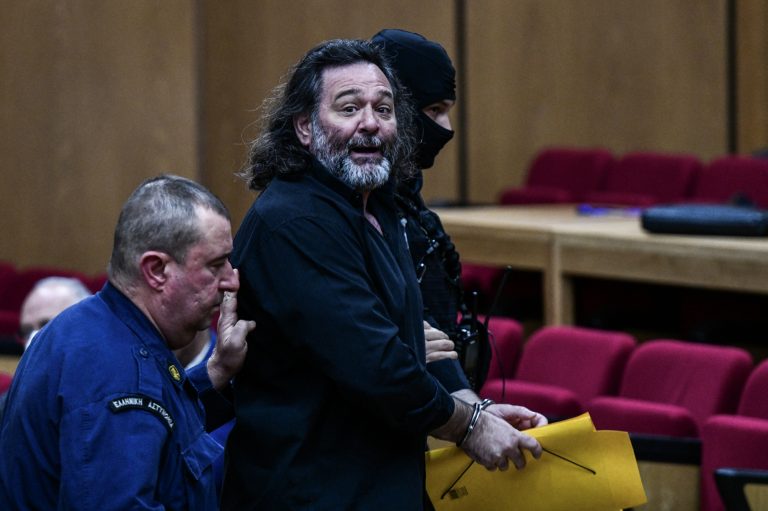 Δίκη Χρυσής Αυγής: Ενταση με τον Γιάννη Λαγό – «Είστε ανάξιοι να δικάσετε, είστε ανθρωπάκια»