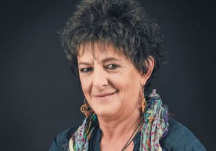 Η Φωτεινή Βελεσιώτου έρχεται ζωντανά στο Ίλιον Plus με την παράσταση «Βινύλιο Λαϊκά»