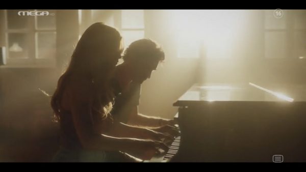 Maestro: Η ερωτική φαντασίωση στο πιάνο που έκλεψε την παράσταση – Δείτε τη σκηνή