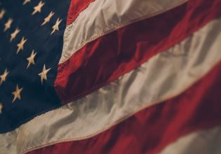 ΗΠΑ: Οι κάλπες, οι «αρνητές των εκλογών» και το διακύβευμα της Δημοκρατίας