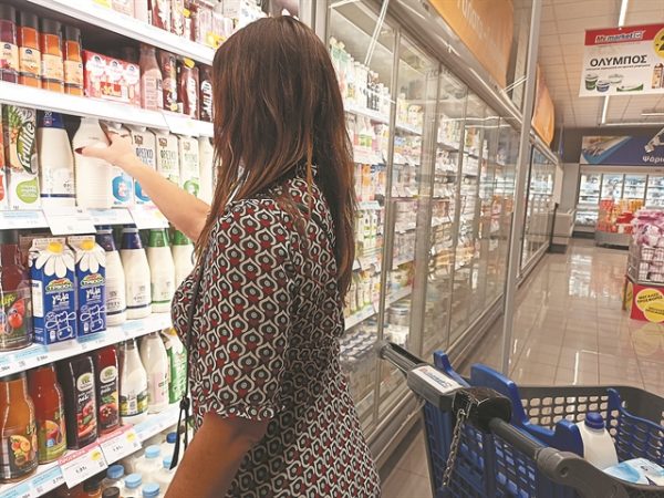 Καλάθι του νοικοκυριού: Όλες οι αλλαγές στα μεγάλα σούπερ μάρκετ – Ποιοι μείωσαν τιμές – Τι προϊόντα πρόσθεσαν