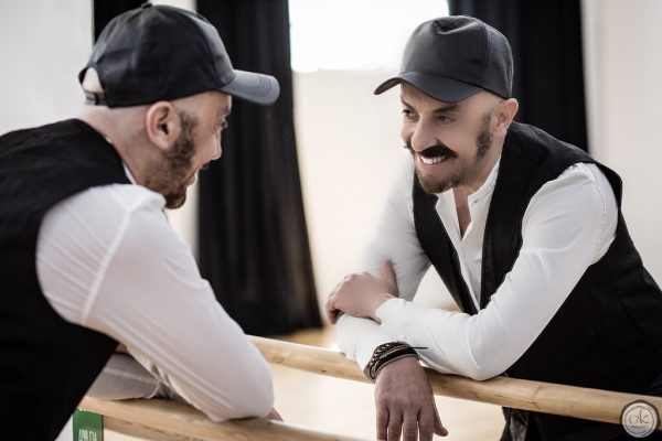 Δημήτρης Μαλισσόβας: Το μιούζικαλ «Γεια» από το τραγούδι του Φοίβου μιλά για το bulling, τη σεξουαλική κακοποίηση αλλά και την αγάπη