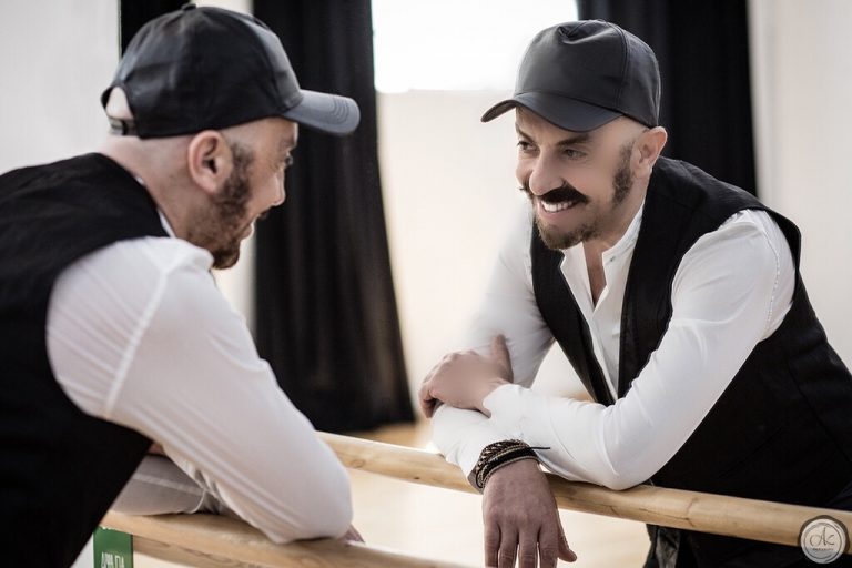 Δημήτρης Μαλισσόβας: Το μιούζικαλ «Γεια» από το τραγούδι του Φοίβου μιλά για το bulling, τη σεξουαλική κακοποίηση αλλά και την αγάπη