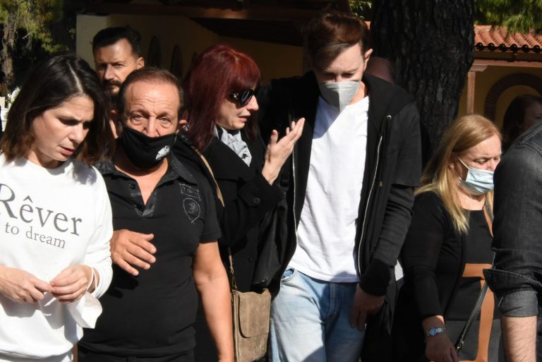Ηλίας Ζερβός: Σε κλίμα οδύνης η κηδεία του – Συντετριμμένη η κόρη του