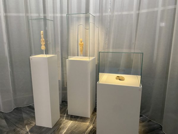 «Γύρισαν» στην Αθήνα οι 161 αρχαιότητες – Εγκαίνια της έκθεσης στο Μουσείο Κυκλαδικής Τέχνης