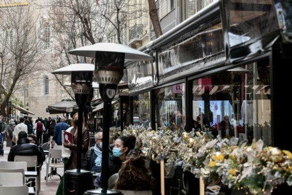 Εστίαση: Η ενεργειακή κρίση βάζει τέλος στις σόμπες και φέρνει τα κουβερτάκια