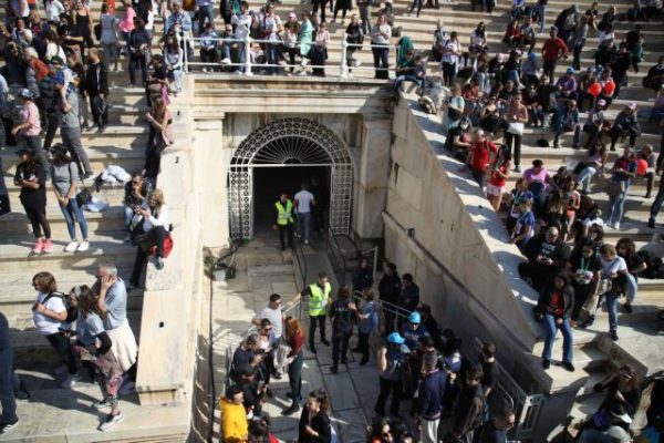 Αυθεντικός Μαραθώνιος Αθήνας: Εντυπωσιακά στιγμιότυπα [εικόνες και βίντεο]