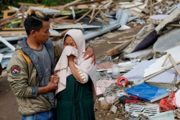 Ινδονησία: 7χρονη βρέθηκε νεκρή κάτω από τρία στρώματα τσιμέντου στα συντρίμμια του σπιτιού της