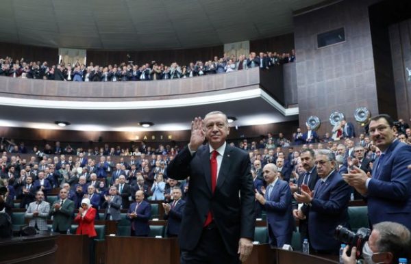 Βαστάτε Τούρκοι τ’ άλογα (και τους βαριούς πυραύλους)