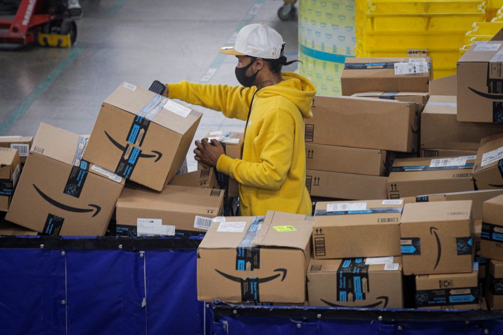 Amazon: Σχεδιάζει να απολύσει 10.000 υπαλλήλους