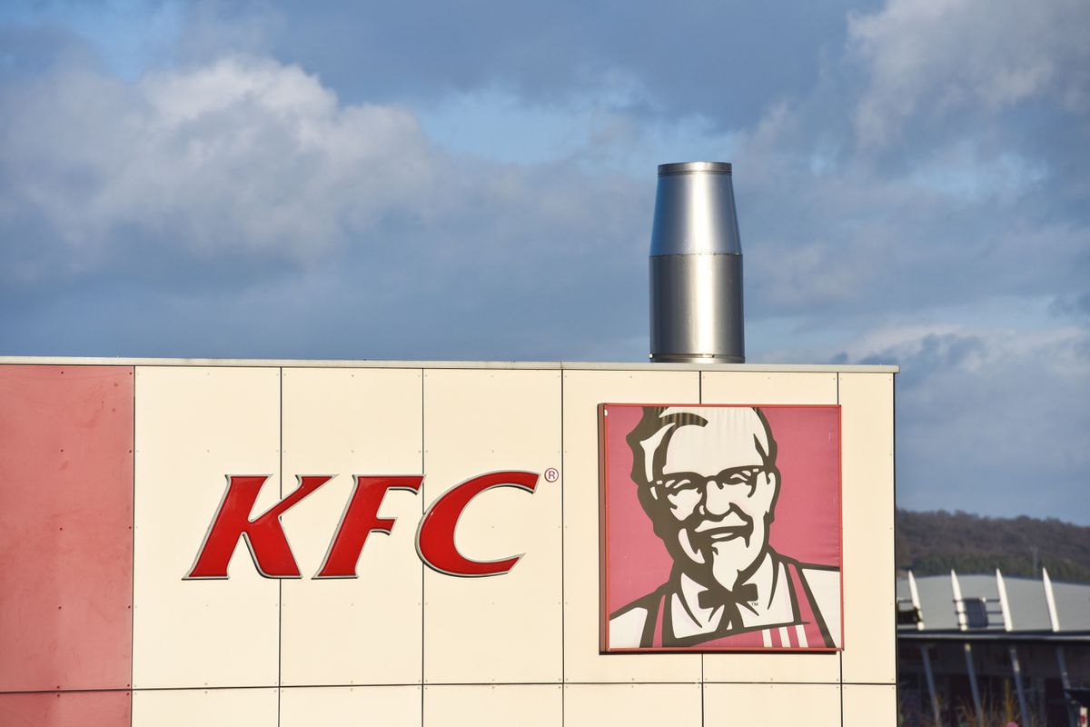 Γερμανία: Κατακραυγή για τα KFC - Κάλεσαν σε εορτασμούς για τη Νύχτα των Κρυστάλλων