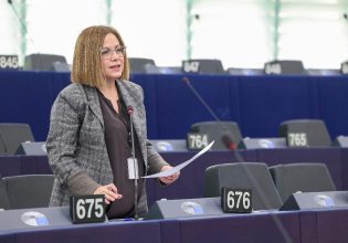 Σε αναστολή τα κονδύλια για την Ουγγαρία – Μαρία Σπυράκη: Η ΕΕ δεν εκβιάζεται