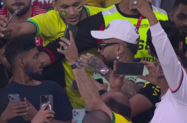 Μουντιάλ: Βροχή οι selfies με τον σωσία του Νεϊμάρ