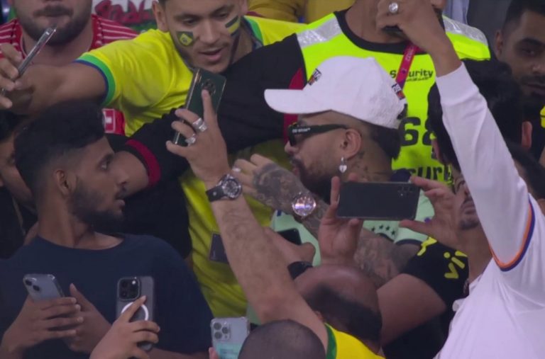 Μουντιάλ: Βροχή οι selfies με τον σωσία του Νεϊμάρ