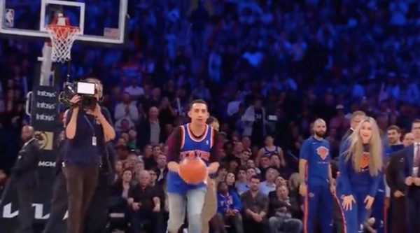 Έπος: Σκόραρε από το κέντρο και πήρε δώρο ένα… αυτοκίνητο