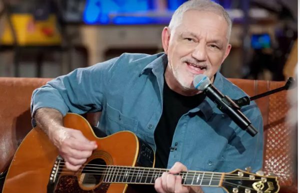 Ο Νίκος Πορτοκάλογλου με τη σύζυγo του σε μια σπάνια φωτογραφία