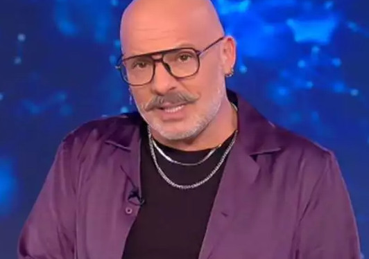 Νίκος Μουτσινάς: «Τι ηλίθιες ερωτήσεις είναι αυτές;» – Ξέσπασε on air