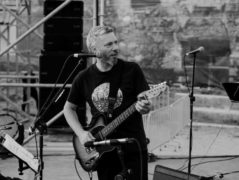 Ο Αλκίνοος Ιωαννίδης σε μια ηλεκτρική γιορτή στο VOX