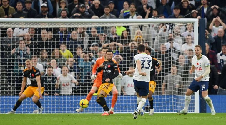 Εύκολα η Λίβερπουλ (3-1) – Νίκη «ανάσα» για τη Νότιγχαμ (1-0)