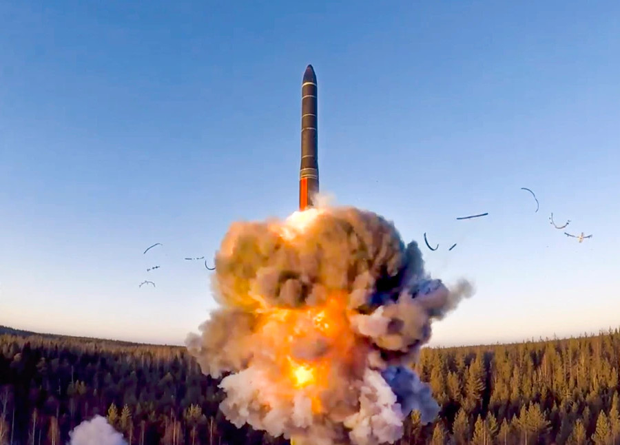 Ρωσία: «Μια στο καρφί και μια στο πέταλο» χτυπάει η Μόσχα για τα πυρηνικά
