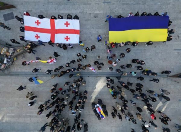 Πόλεμος στην Ουκρανία: Η μαζική φυγή των Ρώσων και τα νέα διλήμματα της γειτονικής Γεωργίας