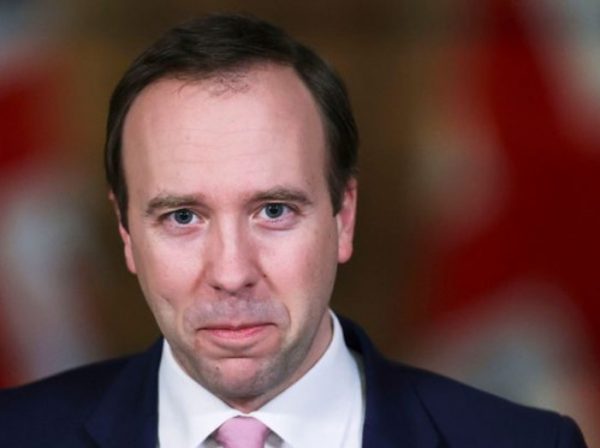 Βρετανία: Ο πρώην υπουργός Υγείας μετά τον covid αποφάσισε να αντιμετωπίσει φίδια σε ριάλιτι στη ζούγκλα