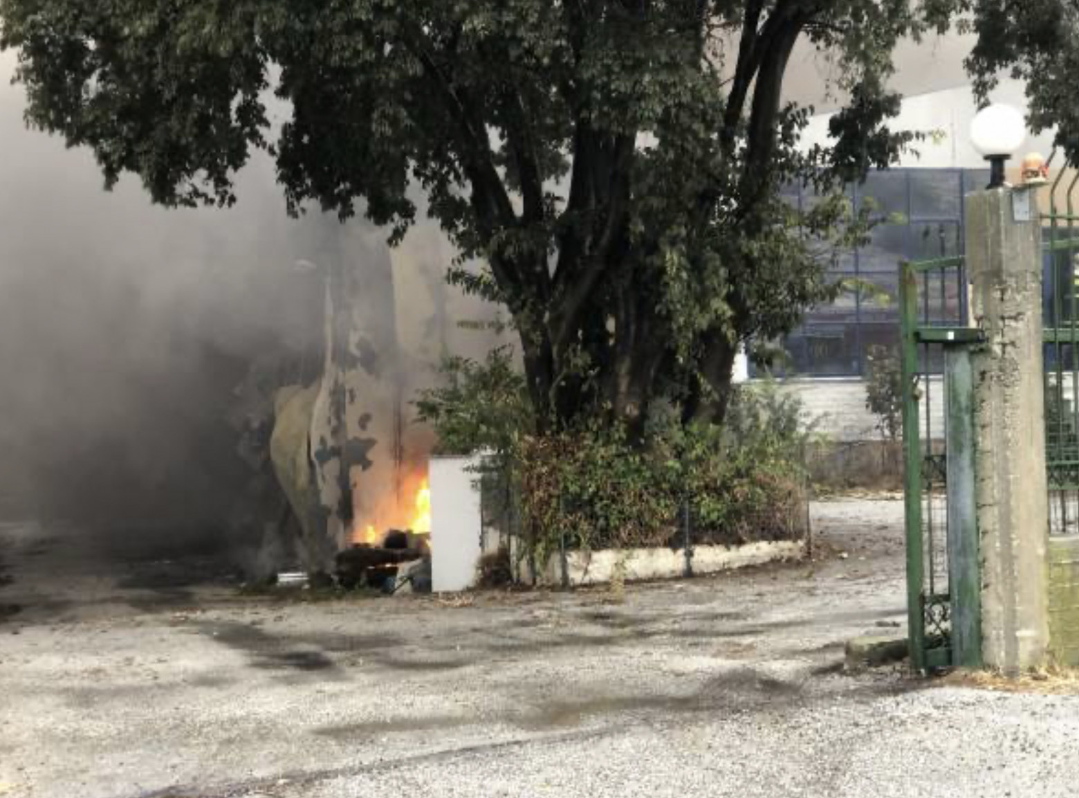 Καβάλα: Φωτιά κατέστρεψε ολοσχερώς αποθήκη με πλαστικά - Δείτε βίντεο