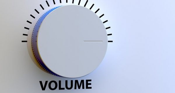 Βαρηκοΐα: Ακουστικά και δυνατή μουσική στα κλαμπ απειλούν τους νέους