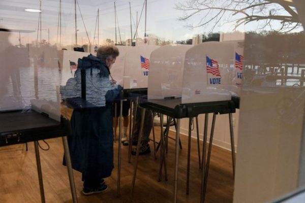 ΗΠΑ: Δεν έχουμε στοιχεία ξένης επιρροής στις ενδιάμεσες εκλογές