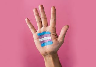 «Τα βάλατε με τη λάθος τρανς»: Ένοχος άνδρας που επιτέθηκε βίαια σε γυναίκα στα Χανιά