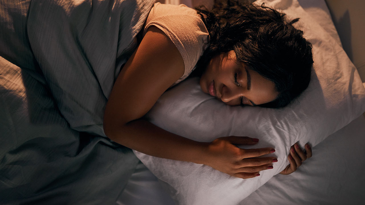 Πόσες ώρες πρέπει να κοιμούνται – το λιγότερο – οι άνω των 50 για να παραμείνουν υγιείς