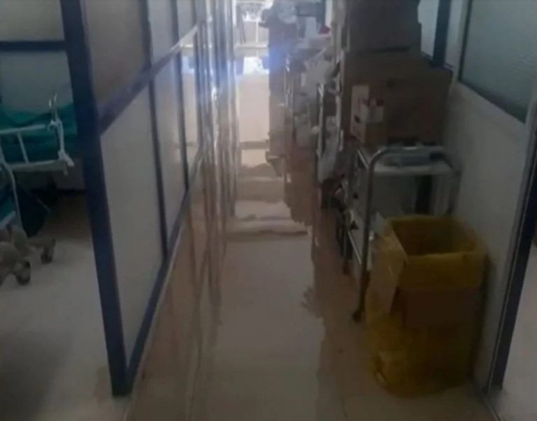 Κρατικό Νίκαιας: Πλημμύρισε η πτέρυγα Covid – Μεταφέρθηκαν οι ασθενείς