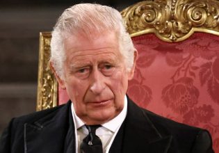 Η γυναίκα που έκανε τον βασιλιά Κάρολο να… σπάσει το πρωτόκολλο