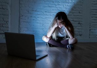 Sextortion: Τι είναι ο σεξουαλικός εκβιασμός και πώς προστατεύω τα παιδιά