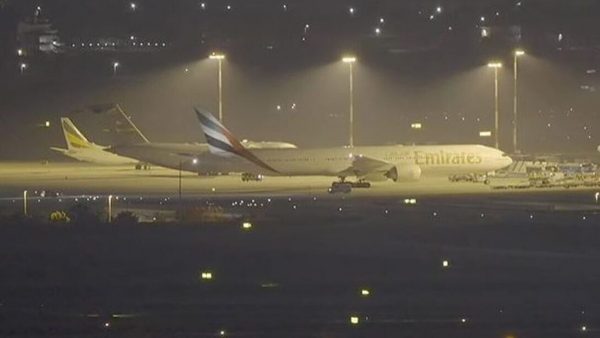 «Ελ. Βενιζέλος»: Βίντεο-ντοκουμέντο με το αεροπλάνο της Emirates να αδειάζει τα καύσιμά του στον αέρα