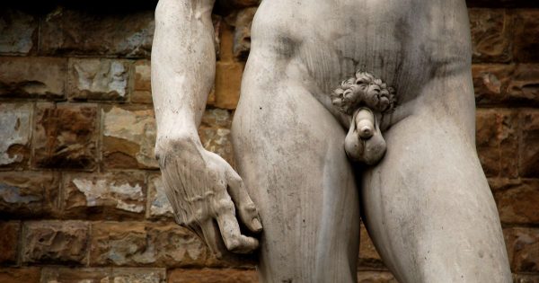 Ο λόγος που τα αρχαιοελληνικά αγάλματα είχαν μικρά μόρια