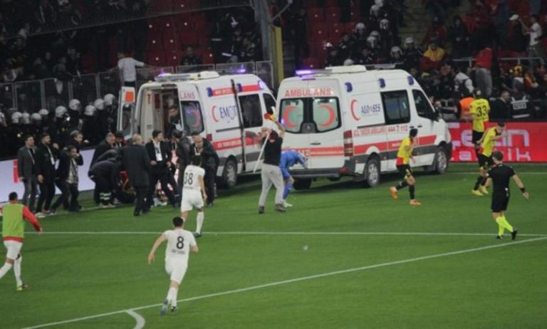 Τουρκία:  Επεισόδια και επίθεση οπαδού σε τερματοφύλακα με το σημαιάκι του κόρνερ