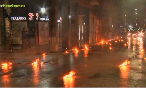 Πολυτεχνείο: Σοβαρά επεισόδια στην Πάτρα – «Bροχή» οι μολότοφ